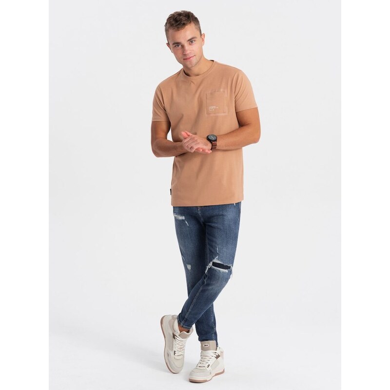 Ombre Clothing Zajímavé tričko s ozdobnou kapsou světle hnědé V7 TSPT-0154