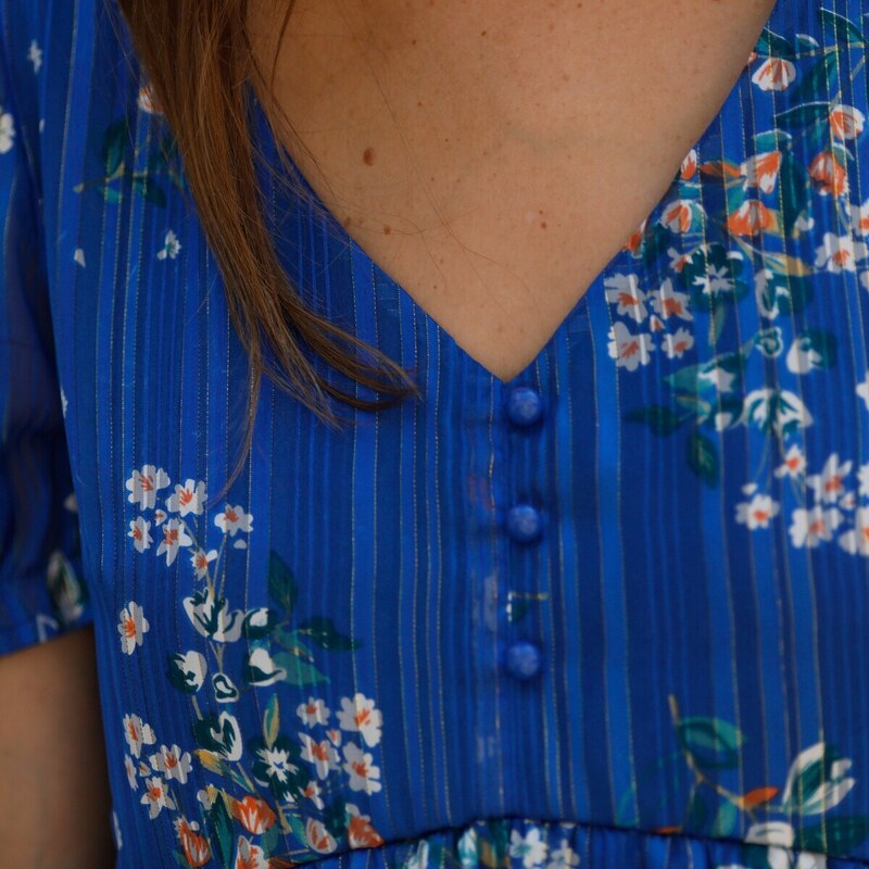 Blancheporte Krátké šaty s potiskem květin, voál a třpytivé vlákno modrá/oranžová 36