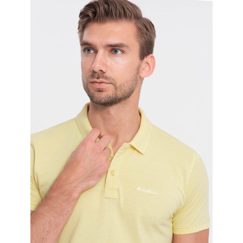 Ombre Clothing Bavlněná žlutá polokošile s jemným nápisem V4 S1746