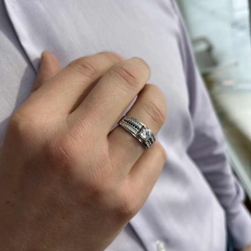 MAJYA Stříbrný prsten EKA s čirými a černými zirkony 10080/6