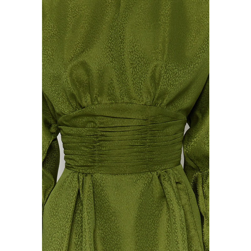 Trendyol Green Fitted Jacquard Satin Floral Woven