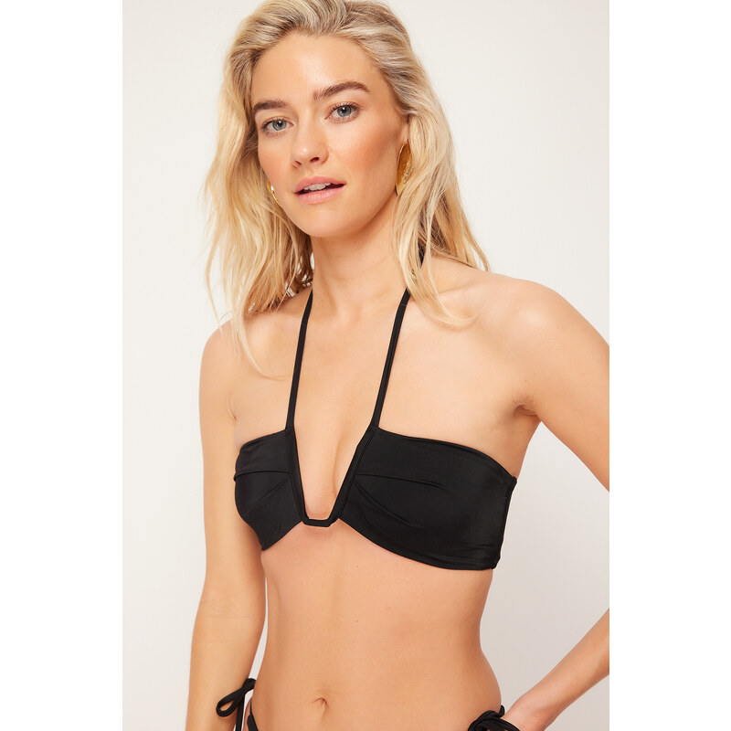 Trendyol Black Strapless Accessorized Bikini Top