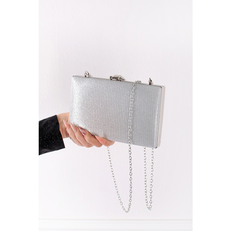 Paris Style Stříbrná společenská clutch kabelka Antonia