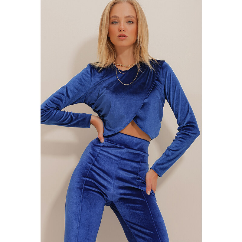 Trend Alaçatı Stili Women's Saxe Blue Crew Neck Wrapped Velvet Crop Blouse