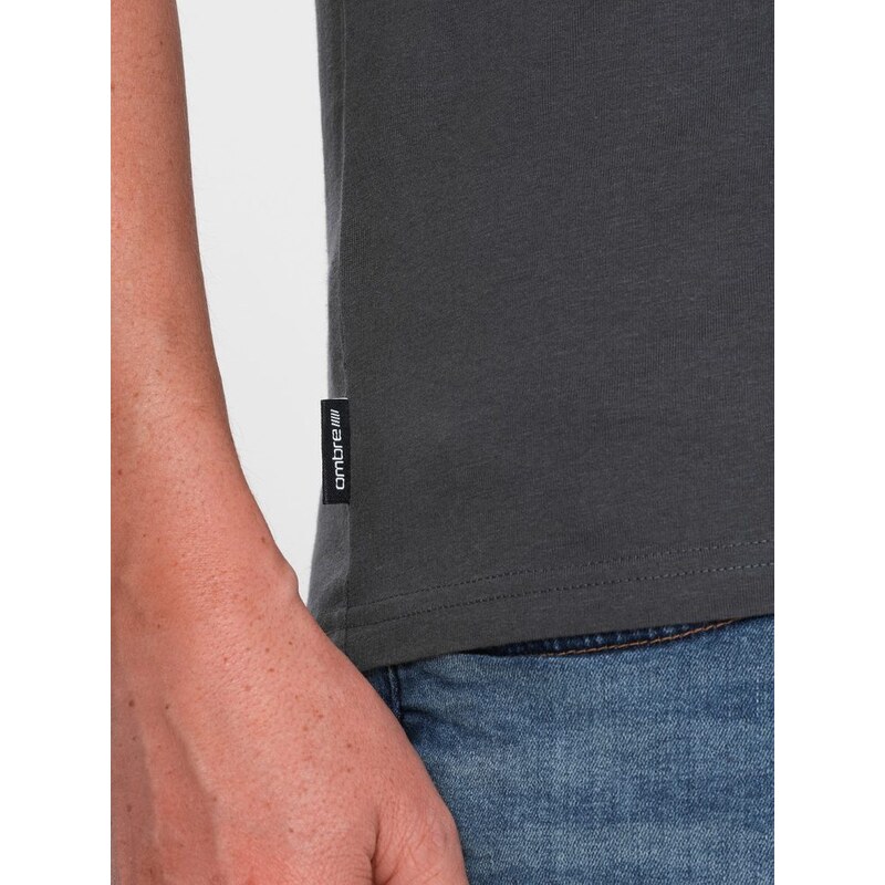 Ombre Clothing Bavlněné pánské grafitové tričko s výstřihem do V V3-TSBS-0145