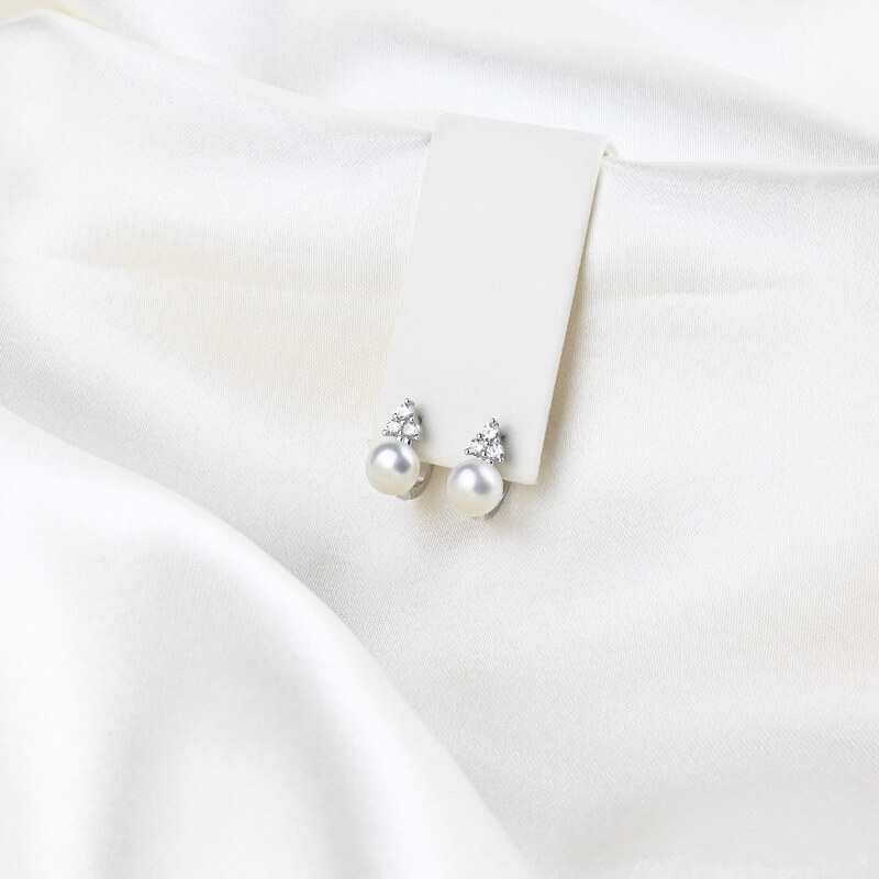 Elegantní stříbrné náušnice s perlou a třemi zirkony - Meucci SP93E