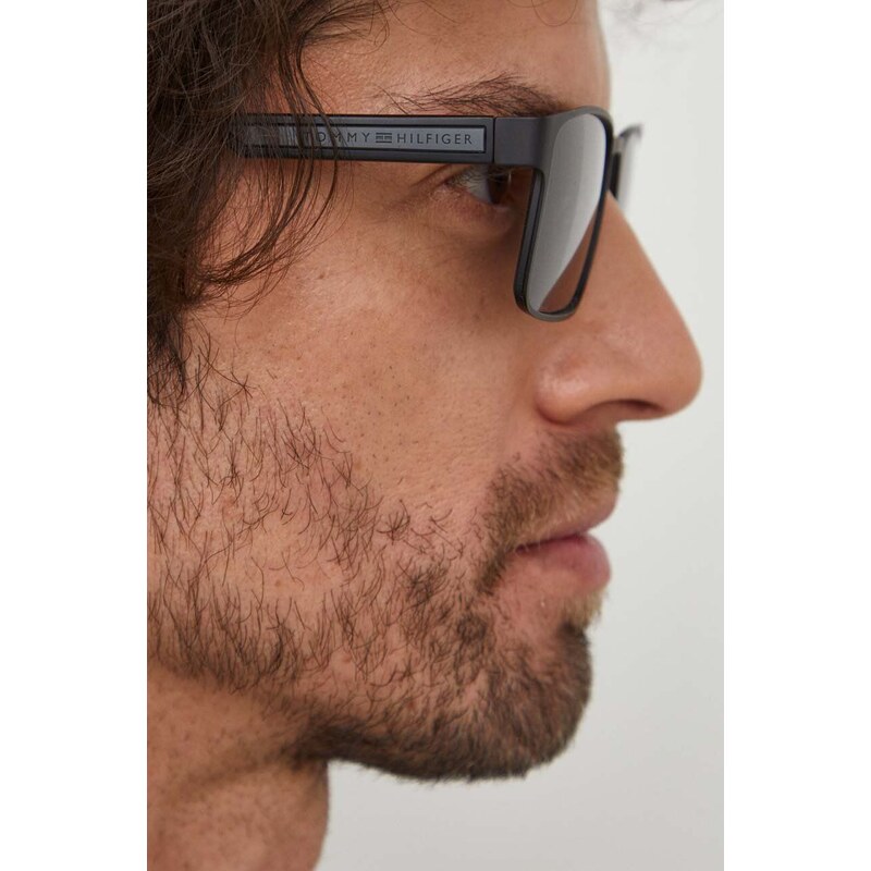 Sluneční brýle Tommy Hilfiger pánské, šedá barva, TH 2087/S