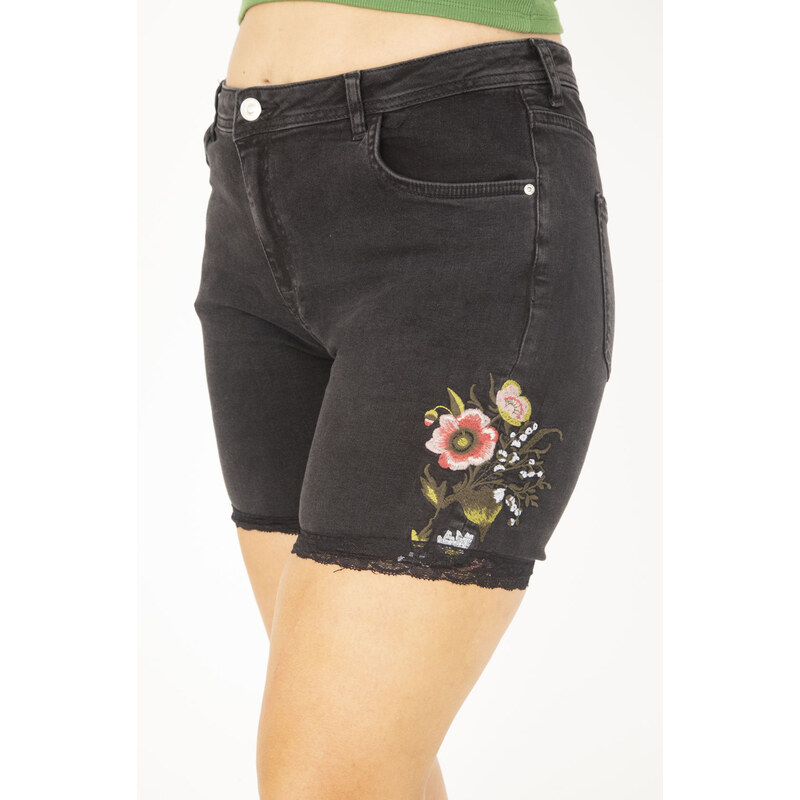 Şans Women's Plus Size Black Embroidery Detailed Denim Shorts