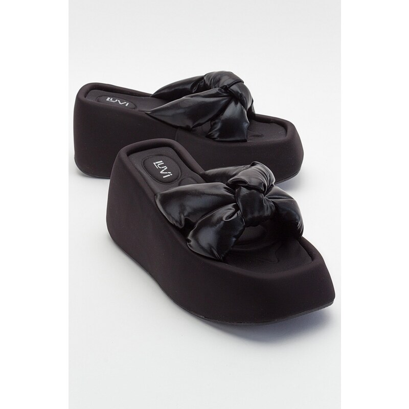 LuviShoes Regno dámské černé pantofle na klínku