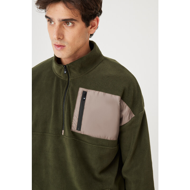 AC&Co / Altınyıldız Classics Men's Khaki Oversize Wide Cut High Bato Collar Pocket Detailed Zippered Cold Proof Fleece Sweatshirt
