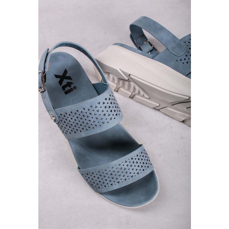 XTI Modré platformové sandály 142707