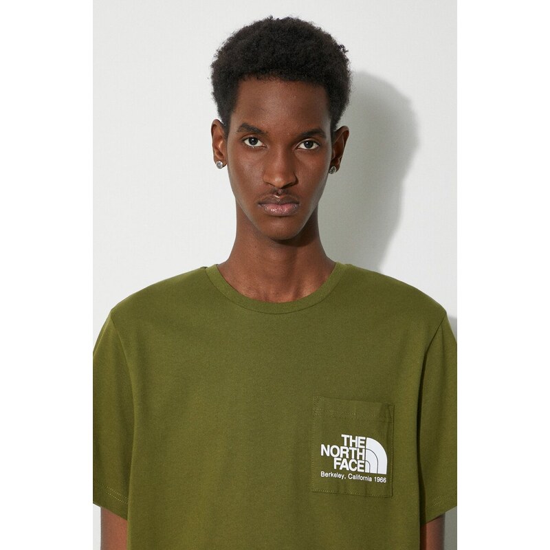 Bavlněné tričko The North Face M Berkeley California Pocket S/S Tee zelená barva, s potiskem, NF0A87U2PIB1