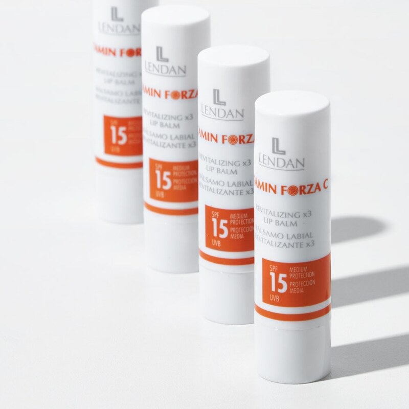Lendan Cosmetics Lendan Vitamin Forza C revitalizační balzám na rty 4 g