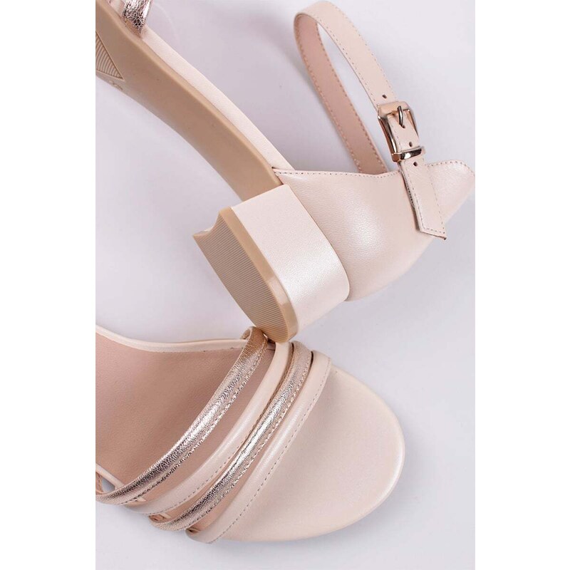 Caprice Béžovo-zlaté kožené sandály na hrubém podpatku 9-28200