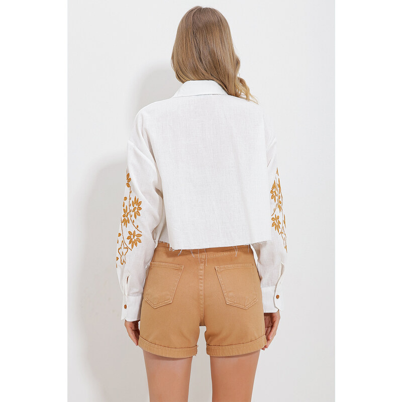 Trend Alaçatı Stili Women's White Embroidered Sleeves Single Pocket Crop Shirt