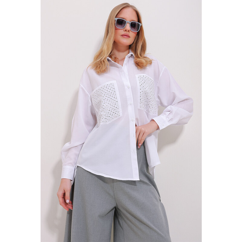 Trend Alaçatı Stili Women's White Double Pocket Trog Embroidered Terrycoton Oversize Shirt