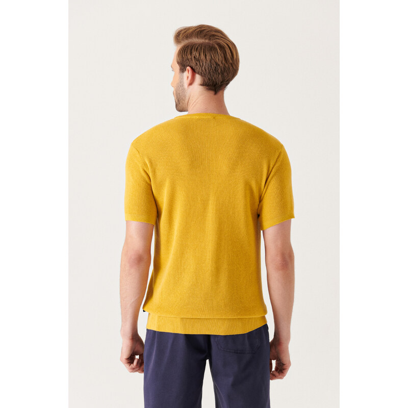 Avva Men's Mustard Textured Slim Fit Slim Fit Sweater T-shirt