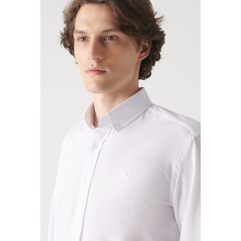 Avva Men's White Seersucker Buttoned Collar Comfort Fit Relaxed Cut Shirt