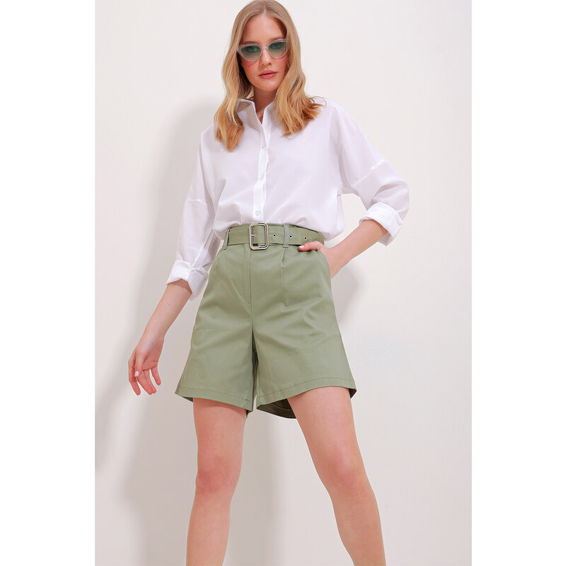 Trend Alaçatı Stili Women's Khaki Double Pocket Waist Belted Gabardine Shorts