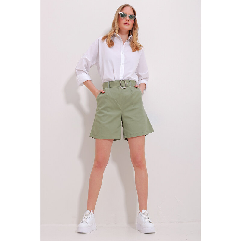 Trend Alaçatı Stili Women's Khaki Double Pocket Waist Belted Gabardine Shorts