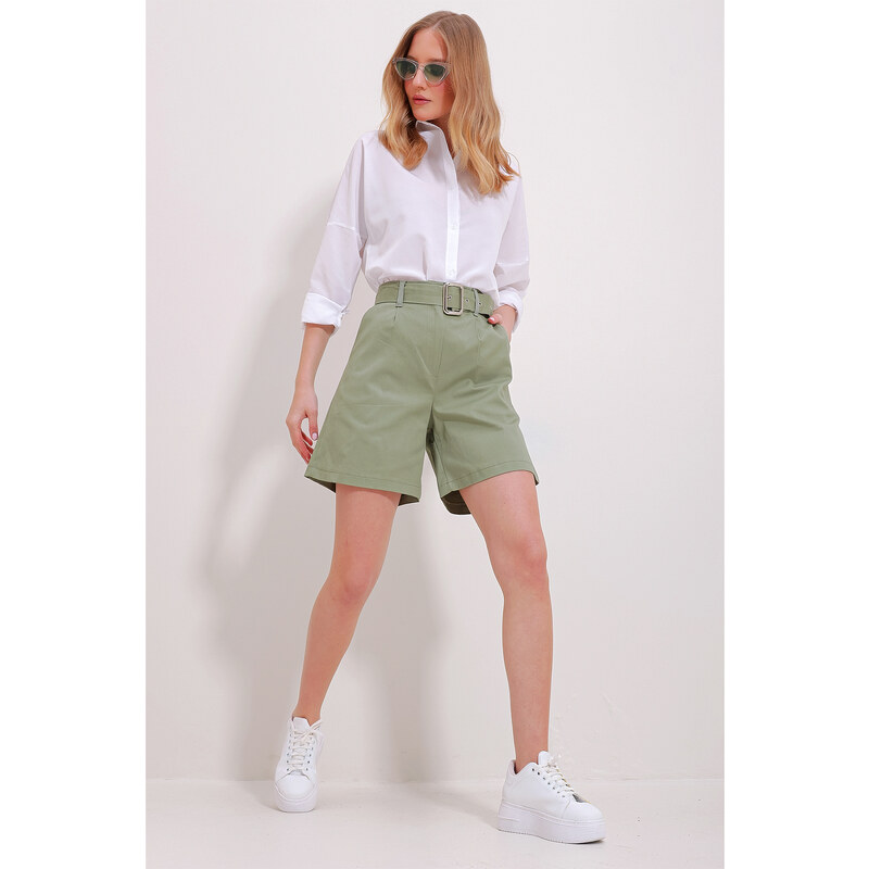 Trend Alaçatı Stili Women's Khaki Double Pocket Waist Belted Gabardine Shorts