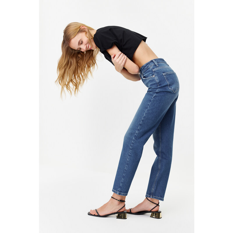 Trendyol Blue More Sustainable High Waist Slim Mom Jeans