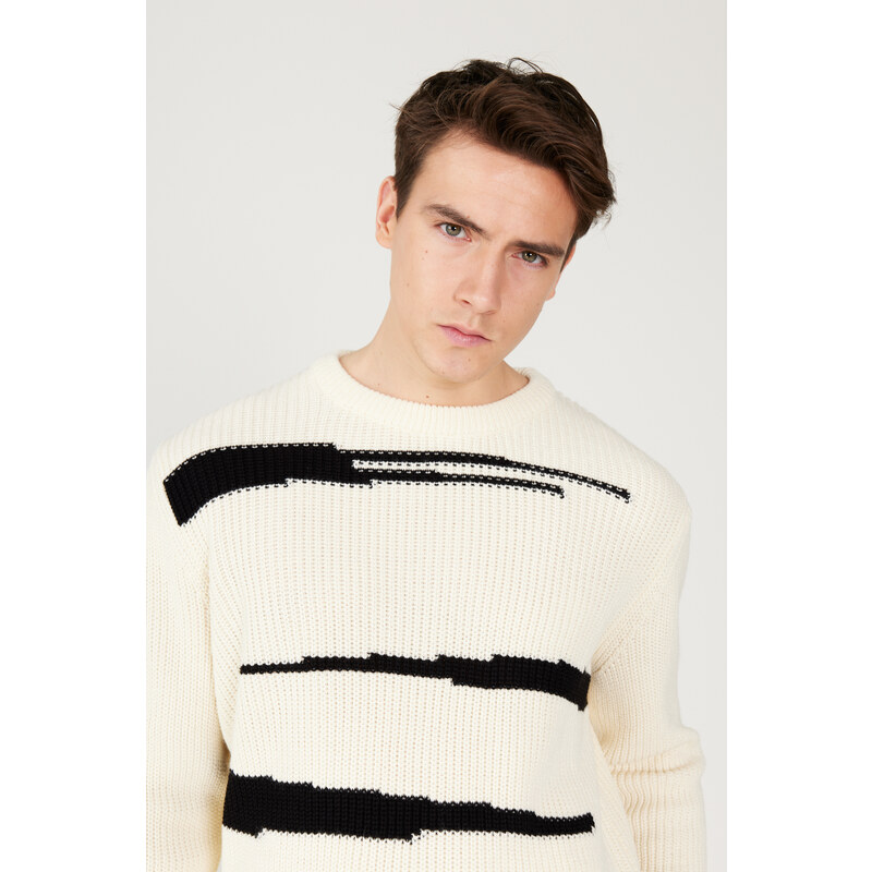 AC&Co / Altınyıldız Classics Men's Ecru-Black Oversize Wide Cut Crew Neck Patterned Knitwear Sweater