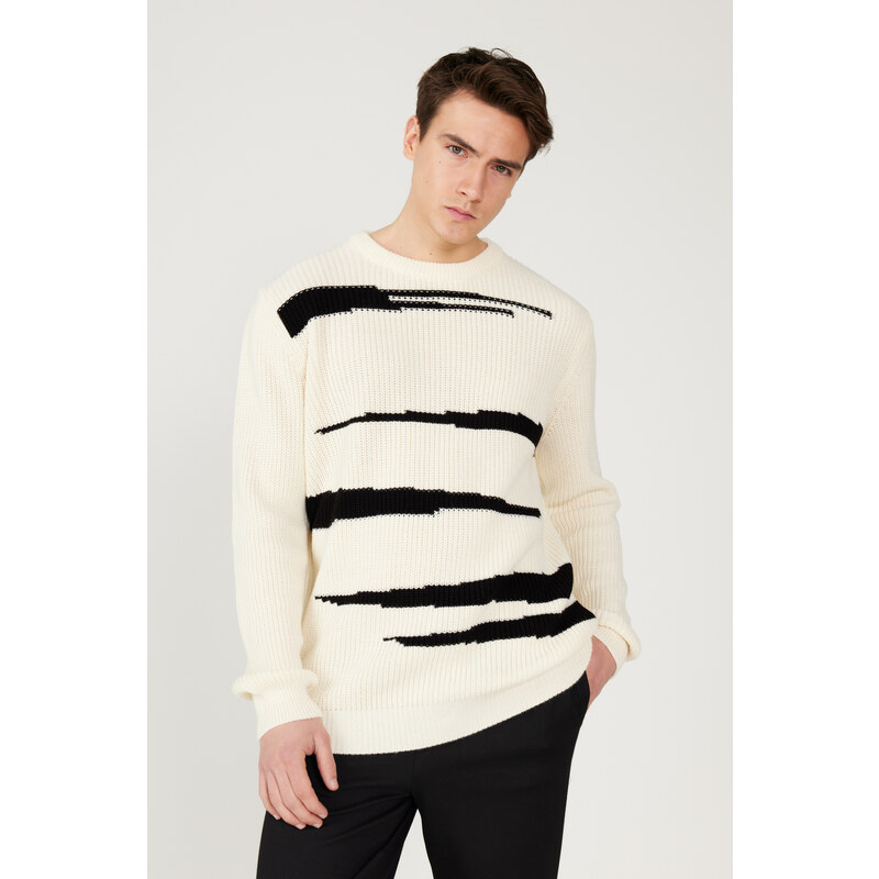 AC&Co / Altınyıldız Classics Men's Ecru-Black Oversize Wide Cut Crew Neck Patterned Knitwear Sweater