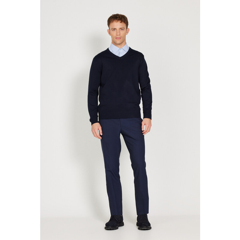 ALTINYILDIZ CLASSICS Men's Navy Blue Standard Fit Normal Cut V-Neck Knitwear Sweater.