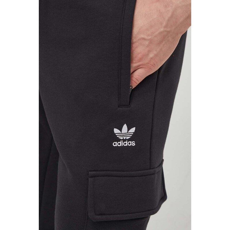 Tepláky adidas Originals Trefoil Essentials Cargo Pants černá barva, s aplikací, IP2755
