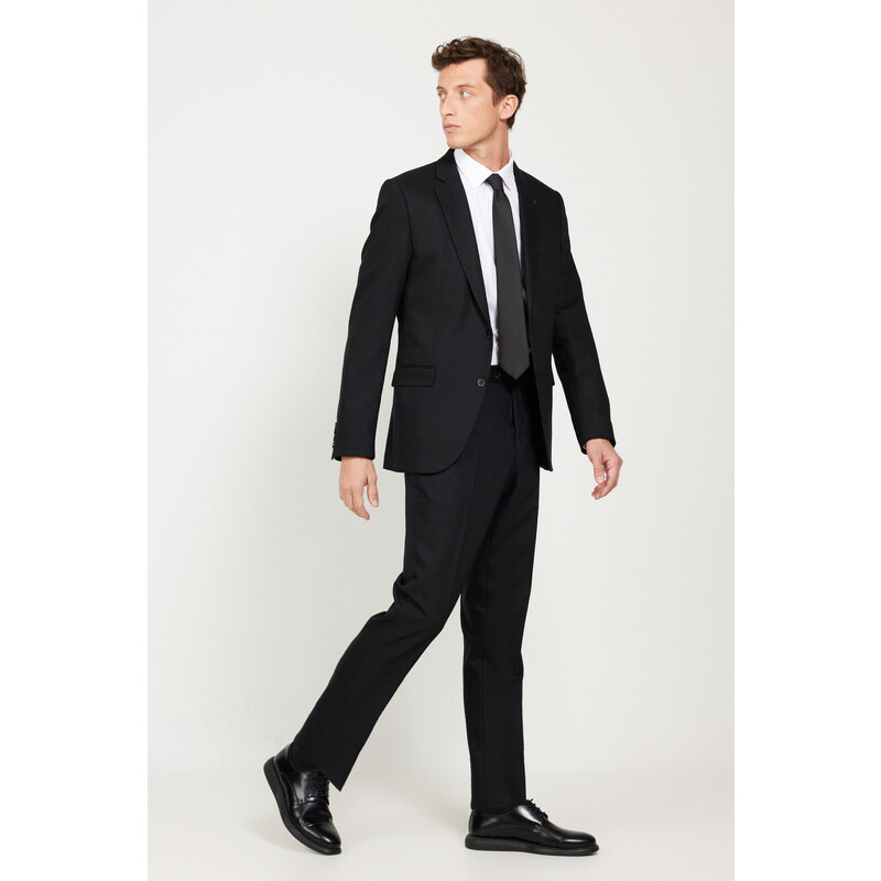 ALTINYILDIZ CLASSICS Men's Black Regular Fit Wide Cut Monocollar Dobby Suit.