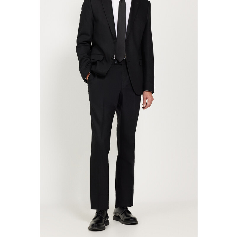 ALTINYILDIZ CLASSICS Men's Black Regular Fit Wide Cut Monocollar Dobby Suit.