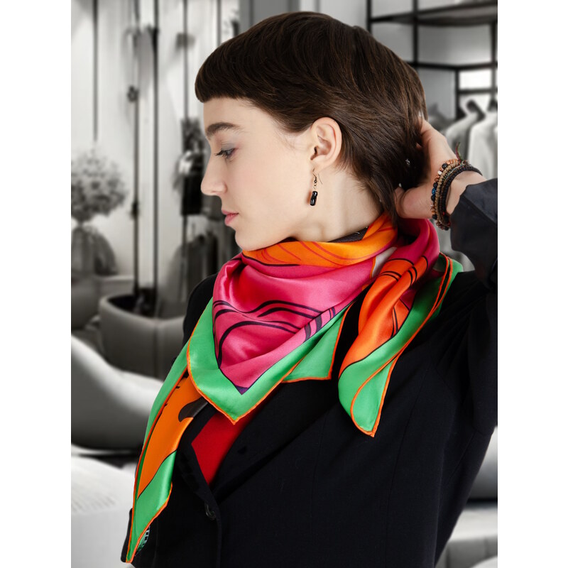 Monika Nowak Hedvábný šátek 90x90cm Ženská nezávislost, 100% saténové morušové hedvábí 16 mómí, oboustranný digitální tisk, ručně šité okraje