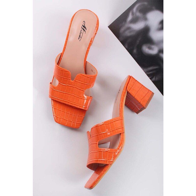 Mulanka Oranžové pantofle na hrubém podpatku Anisa