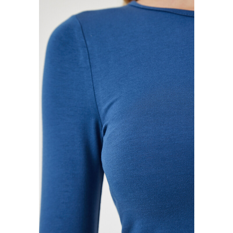 Happiness İstanbul Women's Indigo Blue Crew Neck Basic Crop Knitted Blouse