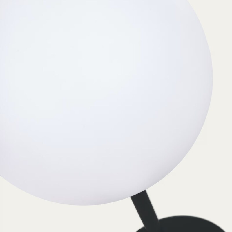 Bílá plastová stolní LED lampa Kave Home Dinesh II. s černou podnoží