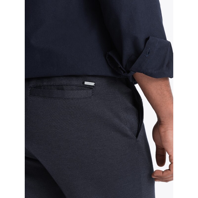 Ombre Clothing Pánské kalhoty CARROT ze strukturovaného dvoubarevného úpletu - tmavě modré V1 OM-PACP-0168