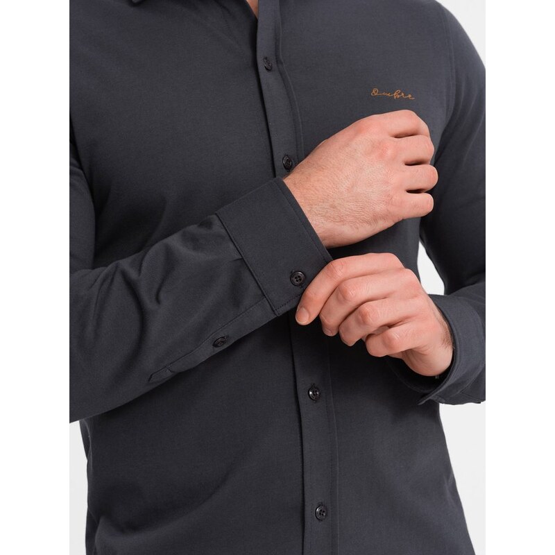 Ombre Clothing Módní grafitová košile s nášivkou V6 SHCS-0138
