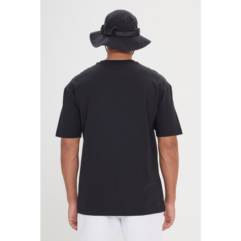 AC&Co / Altınyıldız Classics Pánské černé tričko Long Fit Slim Fit s výstřihem 100% bavlna s potiskem.