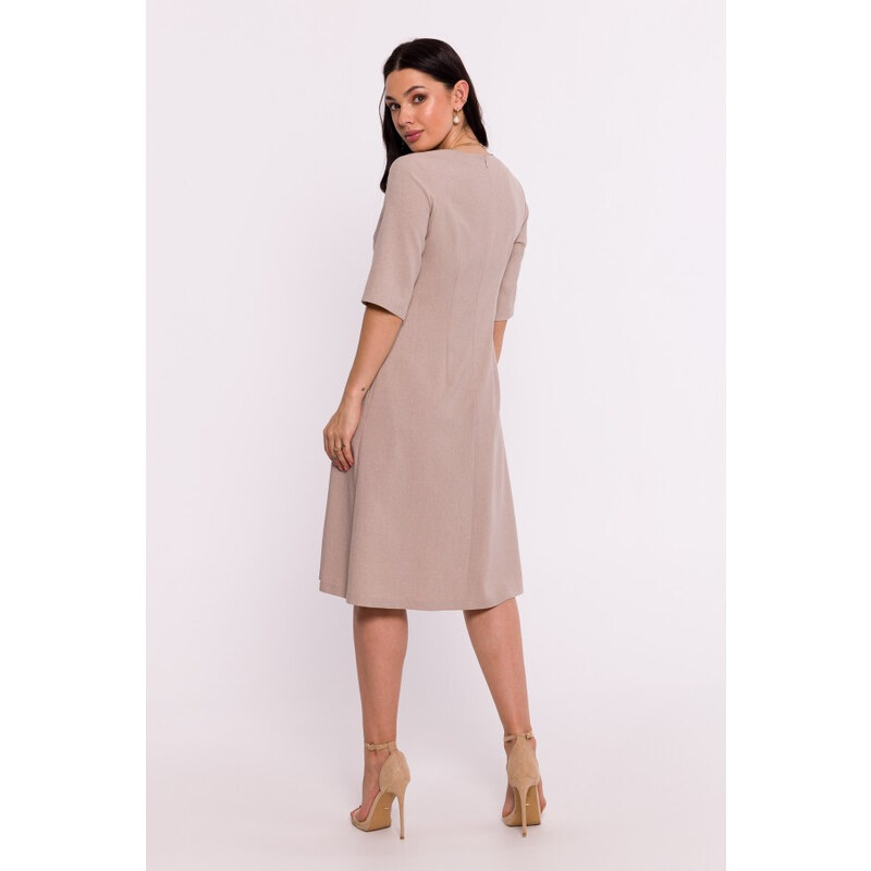 model 19670399 Trapézové šaty s výstřihem do V béžové - BeWear