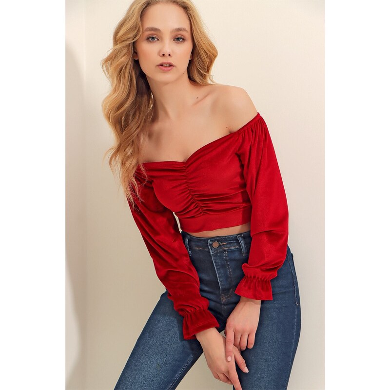 Trend Alaçatı Stili Women's Red Crew Neck Velvet Crop Top With Smocking