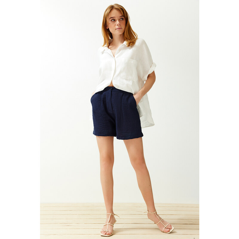 Trendyol Navy Blue Pocket Regular Fit Woven Shorts