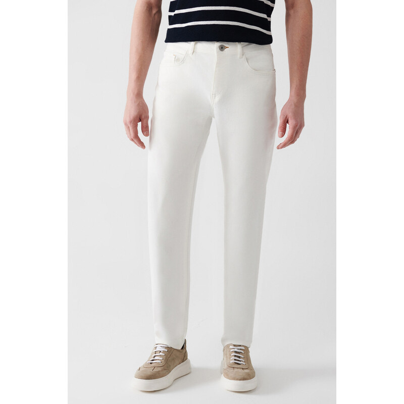 Avva Men's White Plain Wash Flexible Slim Fit Slim Fit Jeans
