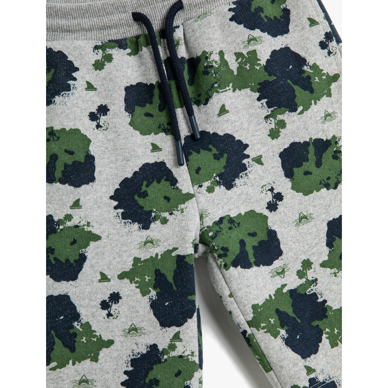 Koton The shorts have an elasticated waist, fastening, and print. With pockets.