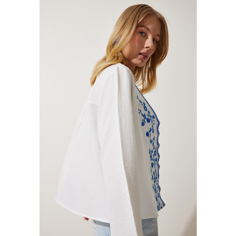 Happiness İstanbul Women's White V-Neck Embroidered Linen Blouse