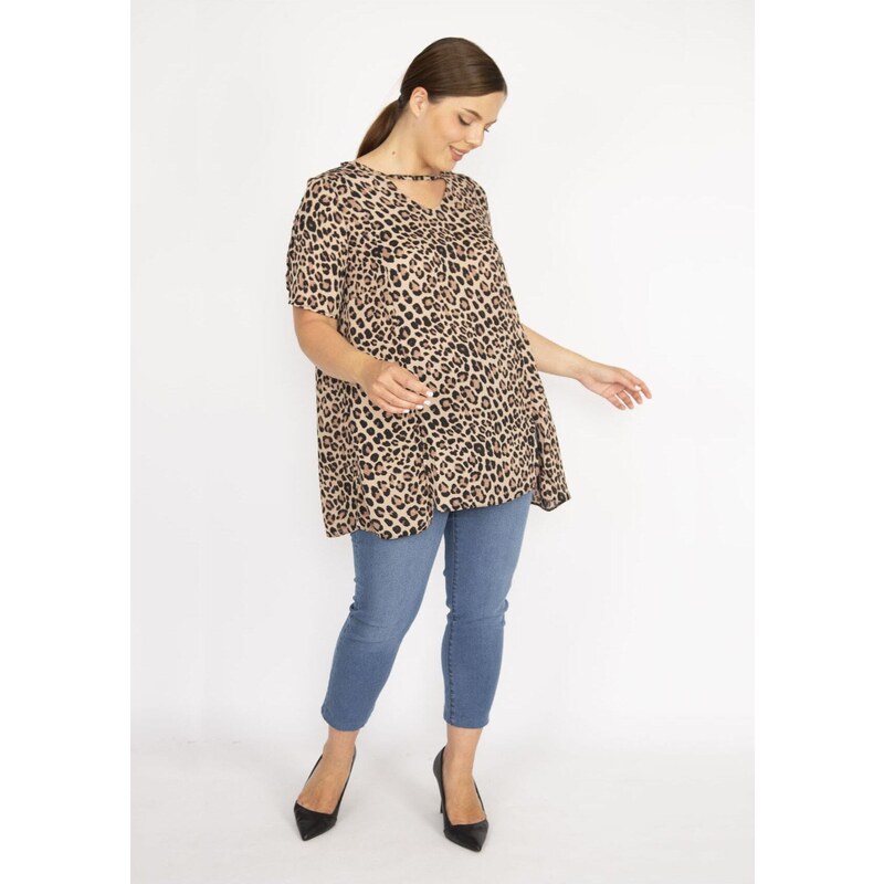 Şans Women's Leo Plus Size Leopard Patterned Front Slit Blouse