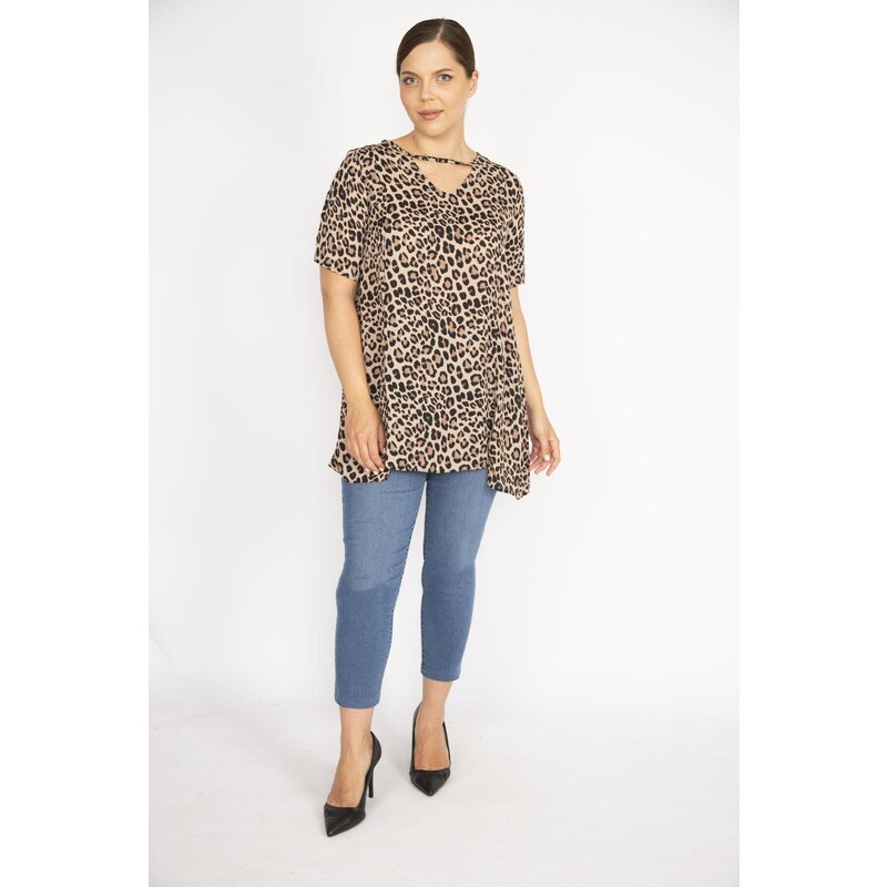 Şans Women's Leo Plus Size Leopard Patterned Front Slit Blouse