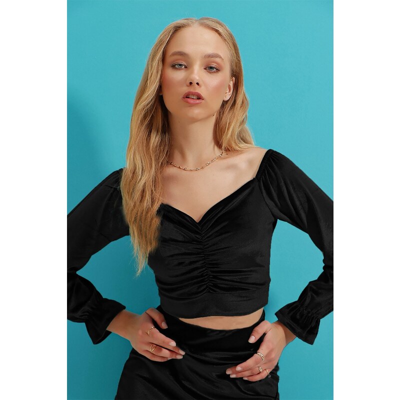 Trend Alaçatı Stili Women's Black Knitted Collar Velvet Crop Top With Smocking