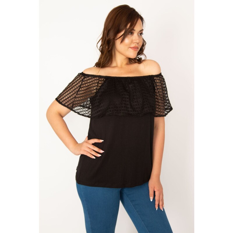 Dámská halenka Şans Plus Size černá s elastickým krajkovým volánem 115739595
