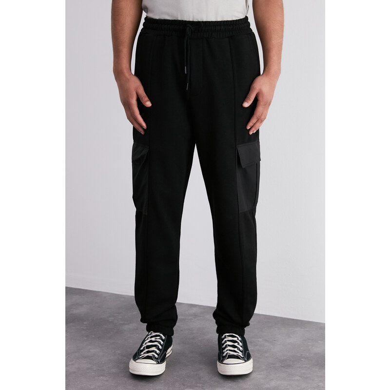 Trendyol Black Oversize/Wide-Fit Cargo Pocket Elastic Cuff Sweatpants